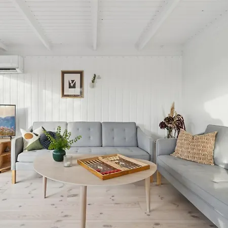 Anni - 250m From The Sea By Interhome